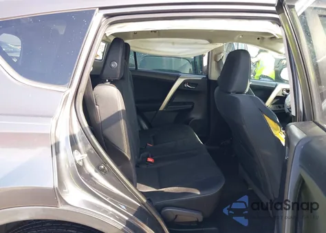 2015 Toyota Rav4 Xle z USA, uszkodzony, nr VIN 2T3WFREV2FW193368